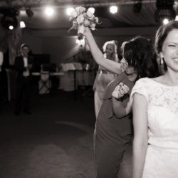 s-a prins buchetul miresei, fericire