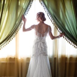 mireasa in ziua nuntii, fotografie in interior