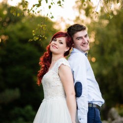 cuplu zambind, logodna