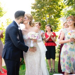 starea civila in natura, miri sarutandu-se