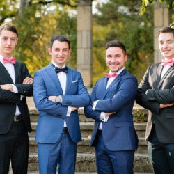 fotografie de grup, mirele si cavalerii, fotografie in natura