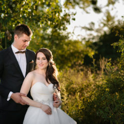 cuplu in natura, in ziua nuntii