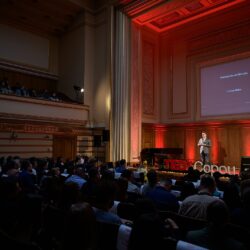 Public atent la prezentarea TEDx Copou